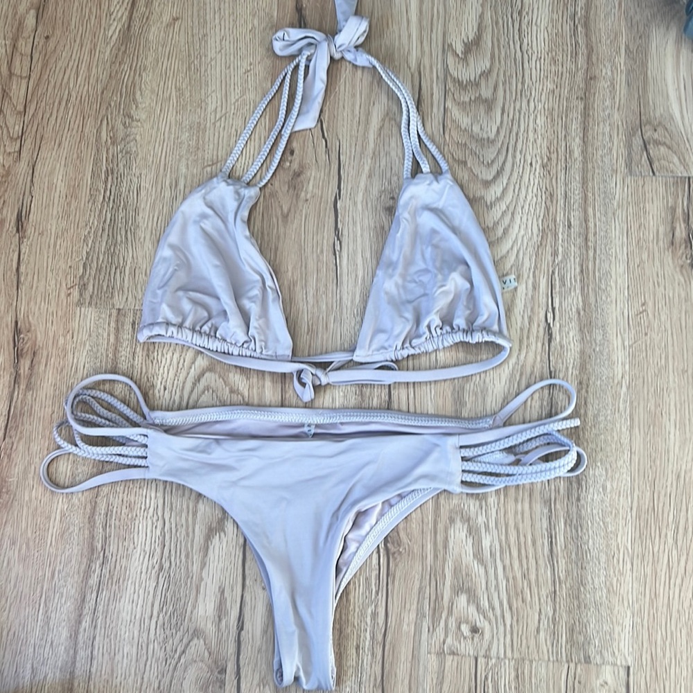 Vitamin A Swim- cheeky bottom with triangle top. Sz. M
